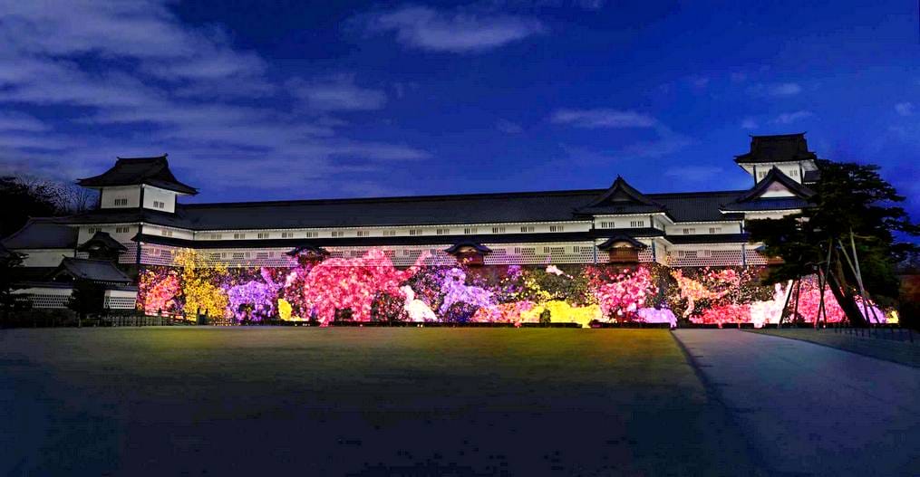 Нові цифрові шедеври TeamLab у стінах замку Канадзава